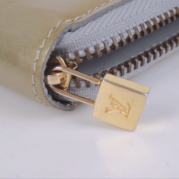 AUTH Louis Vuitton LV Vernis Wallet Card Holder Gold - Picture 9 of 10
